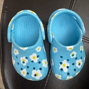 CROCS Kids Blue Daisy 🌼